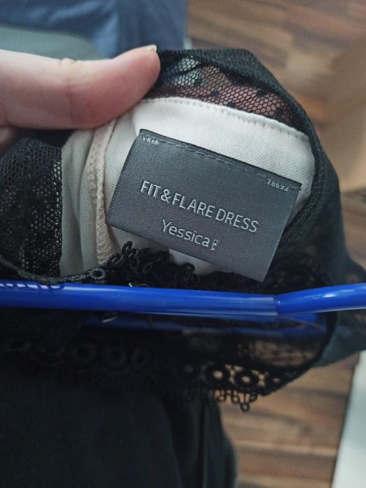 Sukienka koktajlowa koronkowa