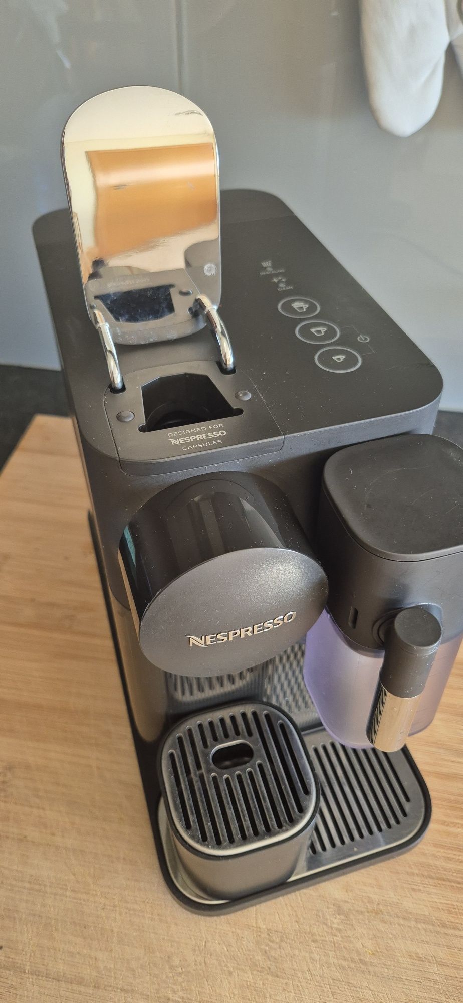 Máquina café Delonghi Nespresso Lattissima One