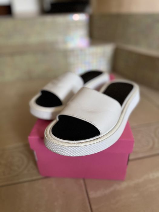 Шльопанці жіночі