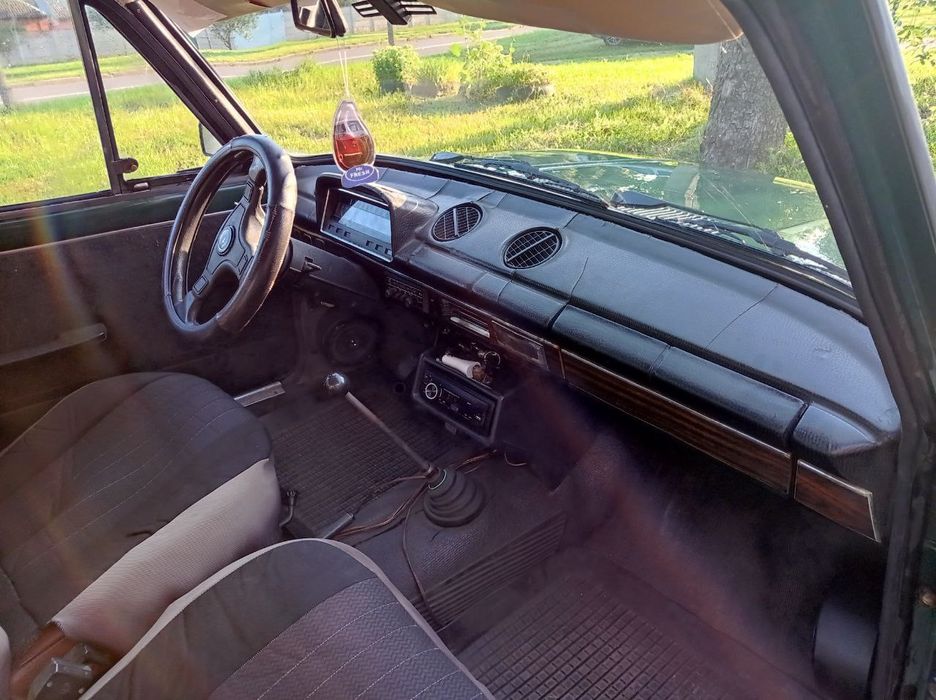 Автомобиль Ваз - 21013 в идеальном состоянии