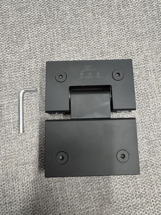 Zawias do szklanych drzwi lub prysznica