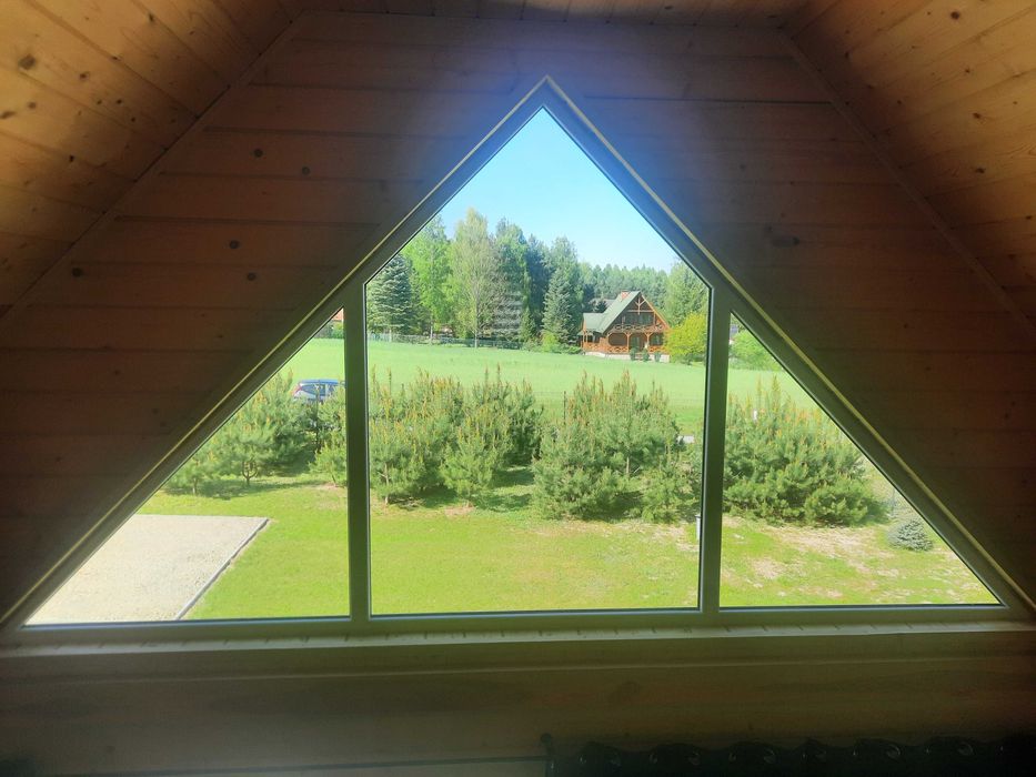 Domek przy lesie na Roztoczu.