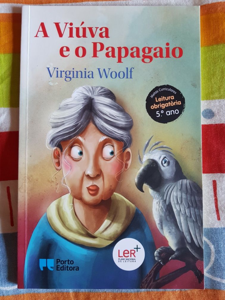 Livros com carimbo "Ler+" em bom estado.