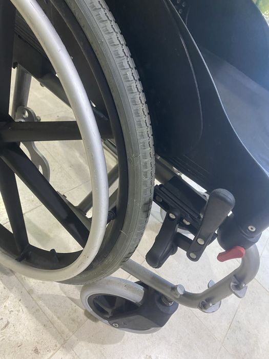 Cadeira de rodas como nova