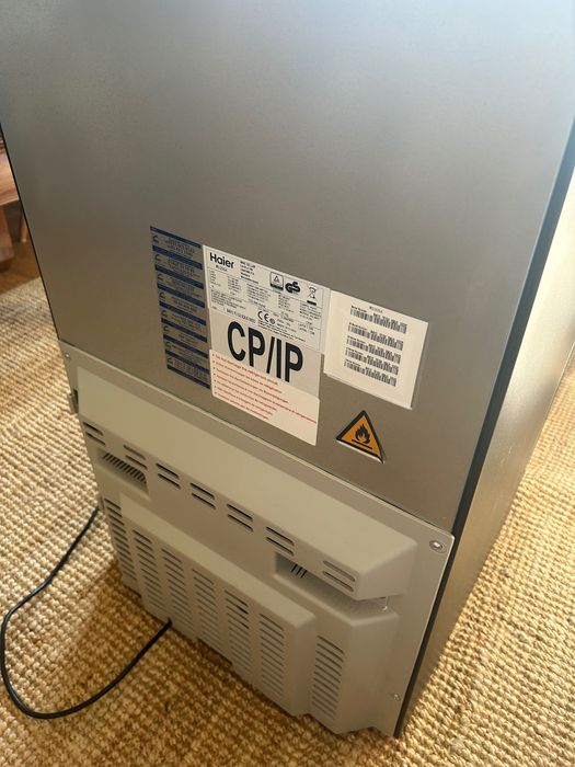 Chłodziarka na wino Haier - winiarka na 30 butelek