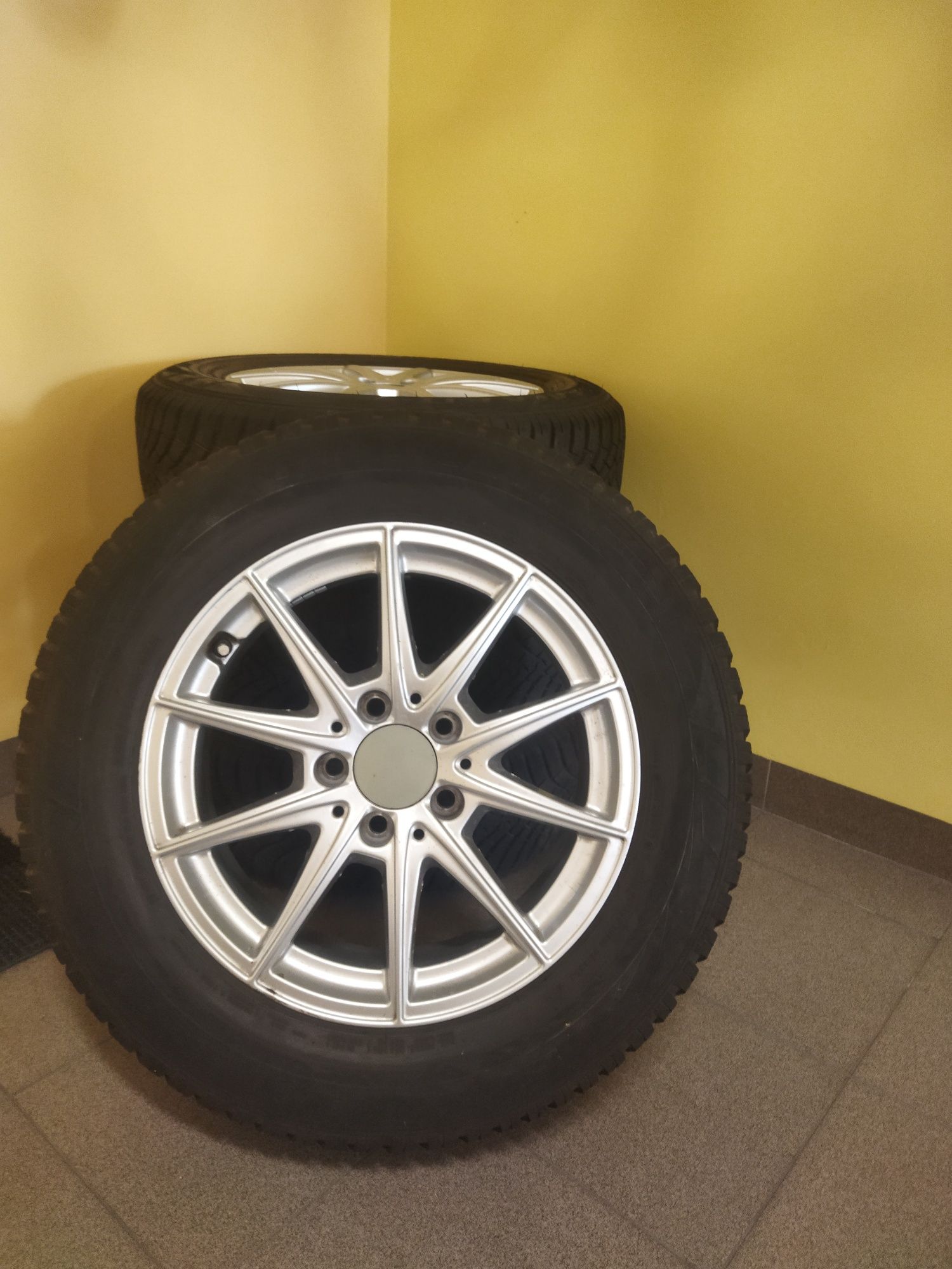Sprzedam komplet 4 opon zimowych z alufelgami 205/65/R16