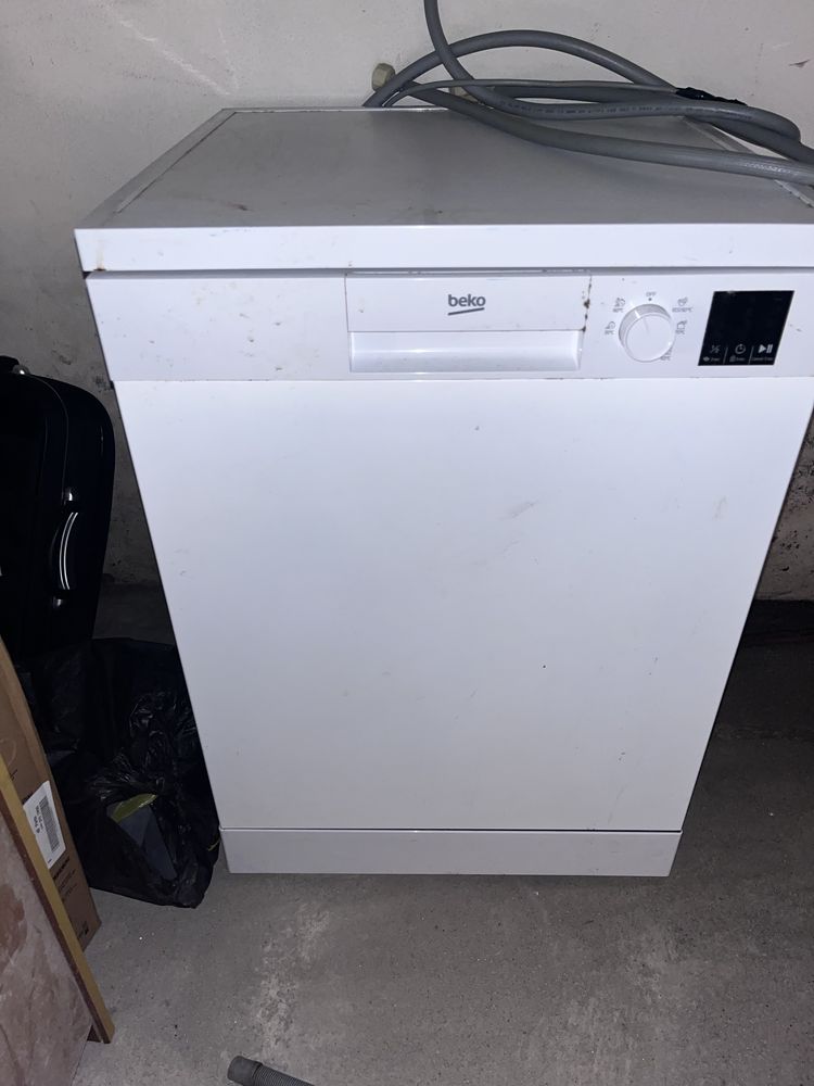 Maquina de lavar roupa , de loiça , e frigorifico