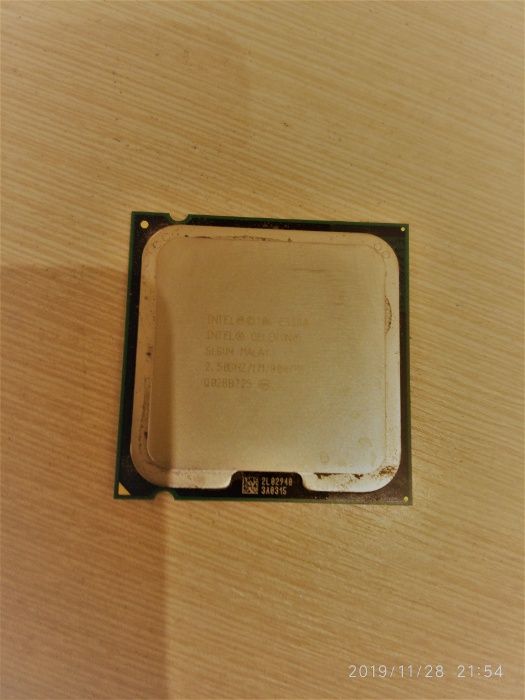 Процессор Intel Celeron E3300 (2×2.50GHz/1Mb/s775)