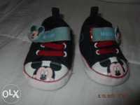 Sapatos de bébé Michey mouse 1ºs meses (têm 10 cm dos dedos ao calcanh