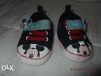 Sapatos de bébé Michey mouse 1ºs meses (têm 10 cm dos dedos ao calcanh