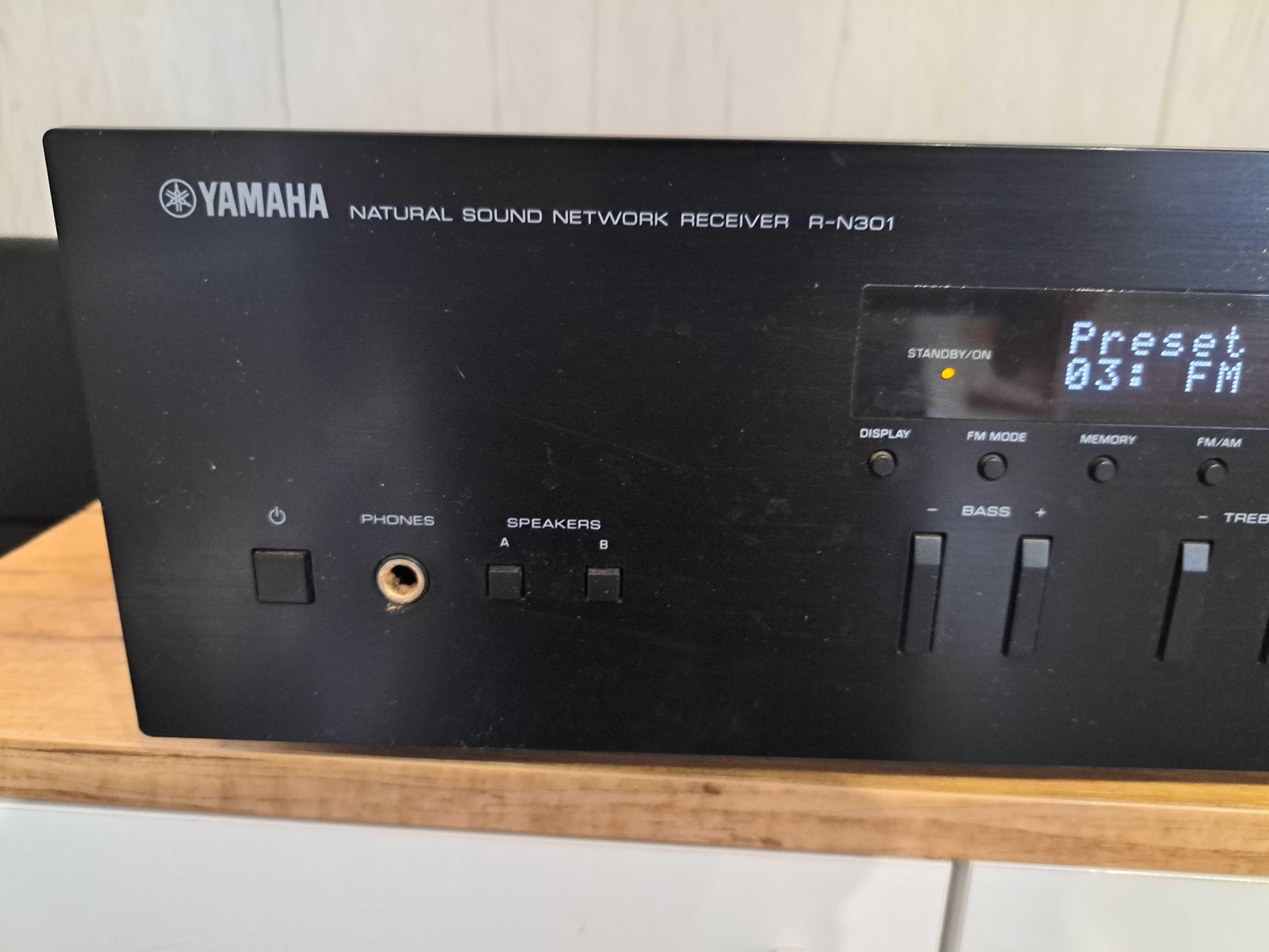 Amplituner Yamaha  R-N 301
