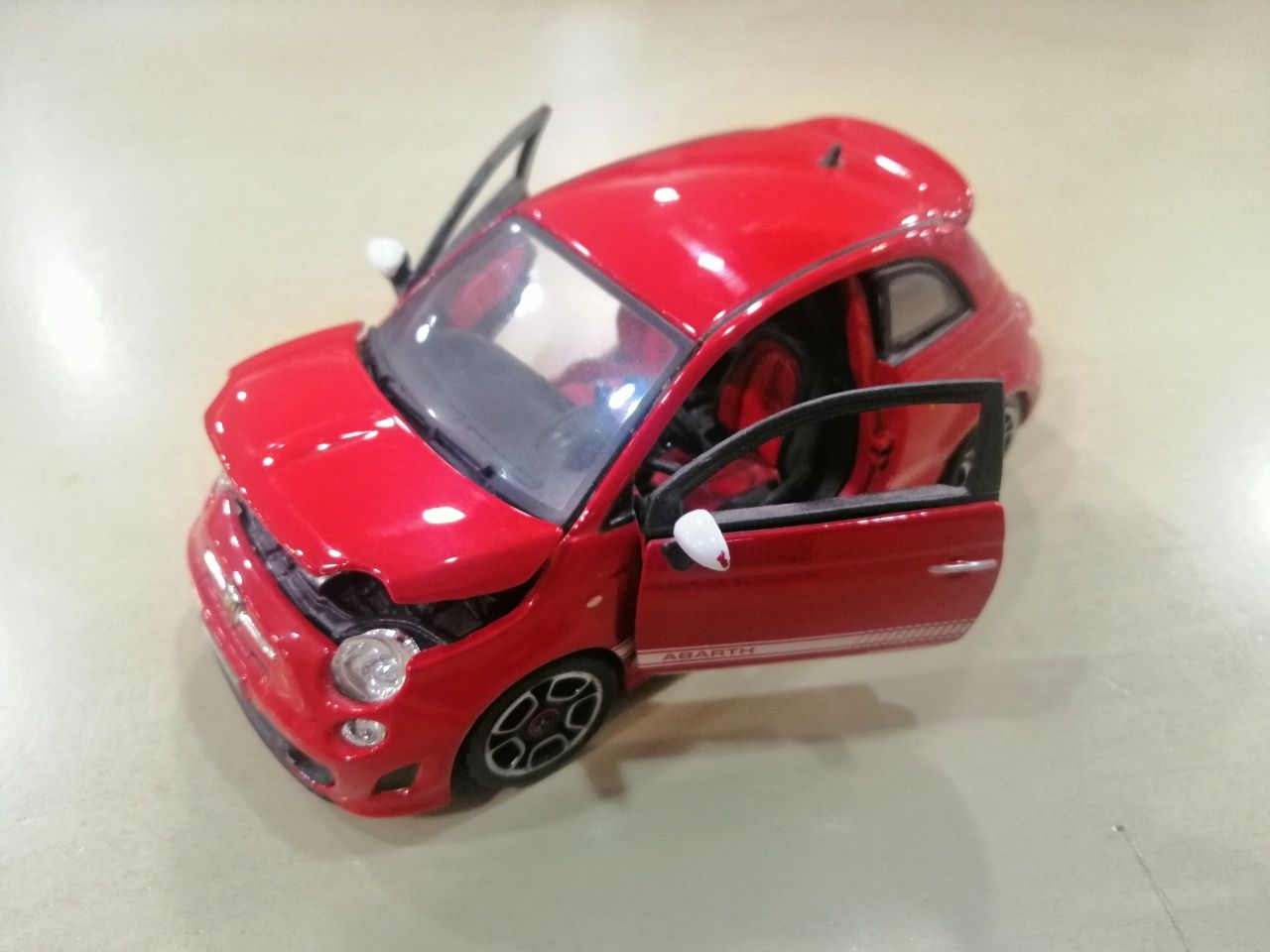 Abarth 500 Miniatura Esc. 1:24