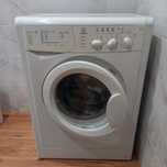 Продам вживану пральну машину Indesit Wisl105