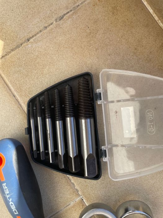 Caixa com ferramentas varias