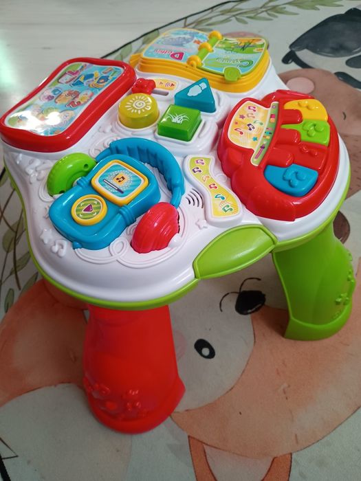 Stolik edukacyjny Clementoni