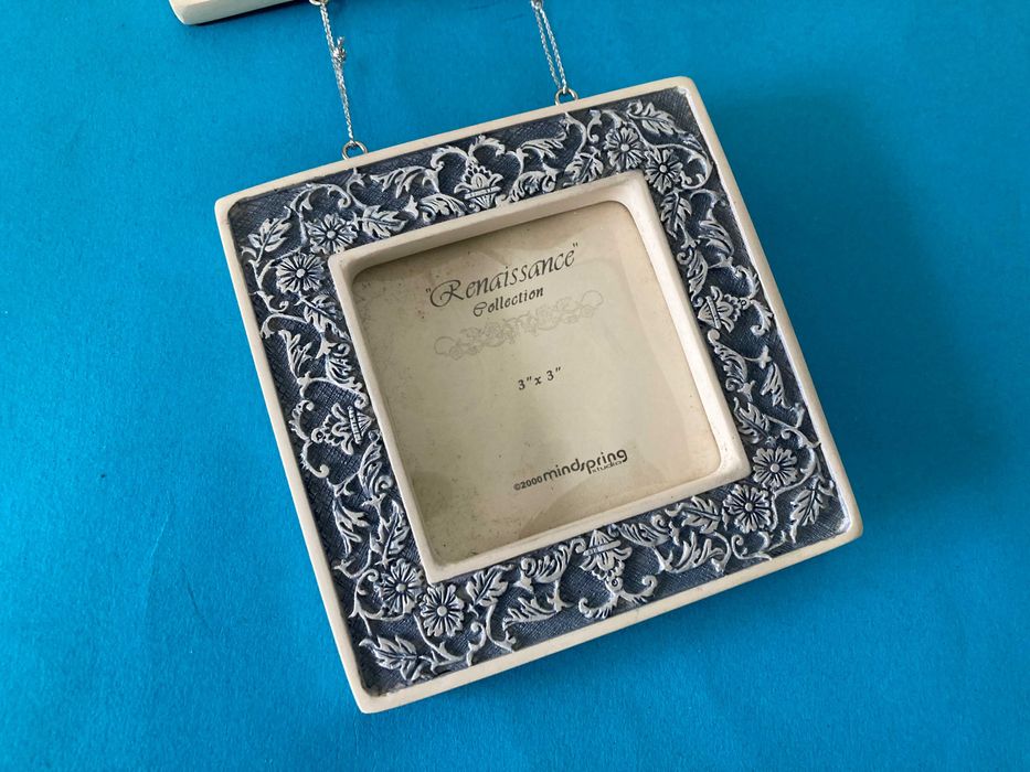 Moldura em cerâmica de parede Renaissance da marca Avon Antiga