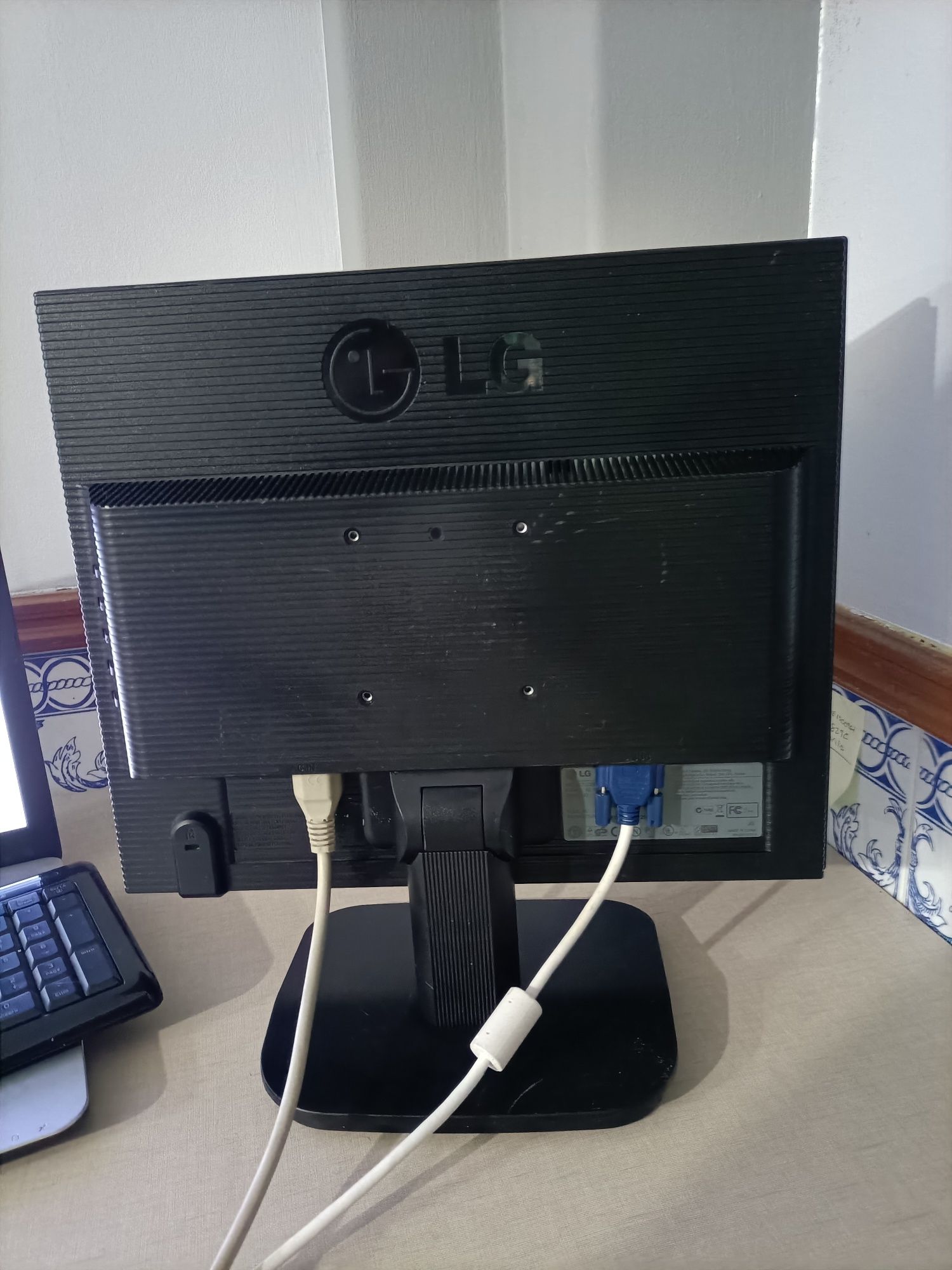 Monitor LG L1718s