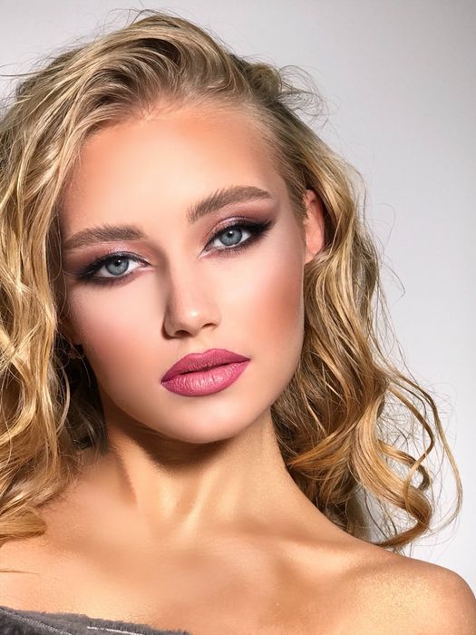 Візажист на корпоратив Зачіска Виїзд по Миколаєву