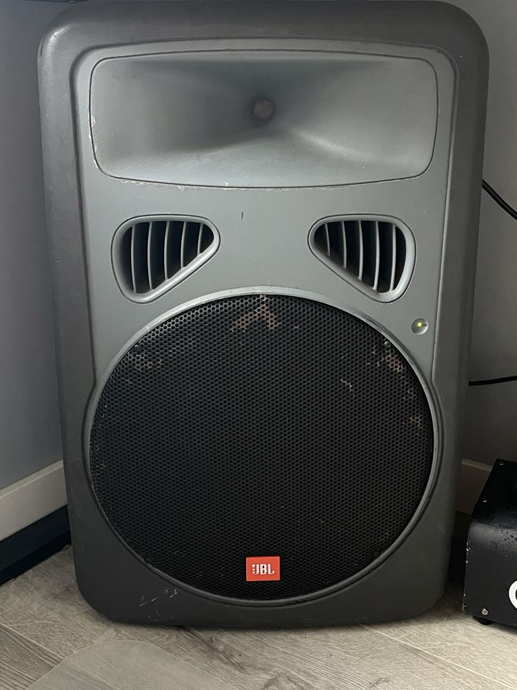 jbl eon 15P aktywna kolumna glośnik imprezowy glośny 200W