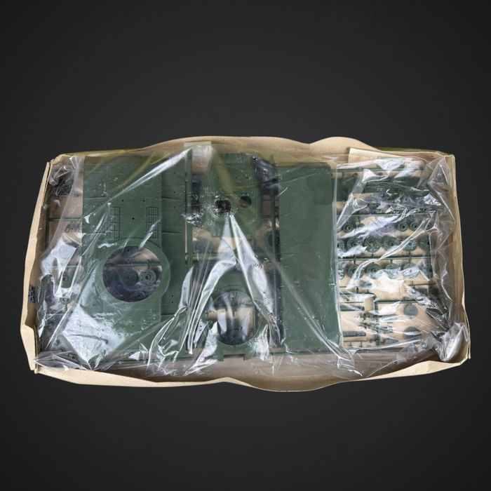 Model elektromechaniczny czołgu TANK KB-85 w skali 1:30 B5/112407