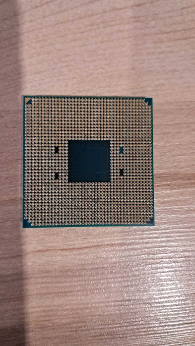 Procesor AMD Ryzen 3 220G