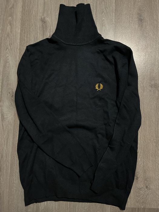 Теплий гольф-светр розмір С-М Fred Perry Китай