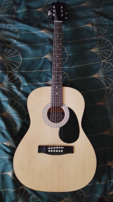 Gitara akustyczna z pokrowcem