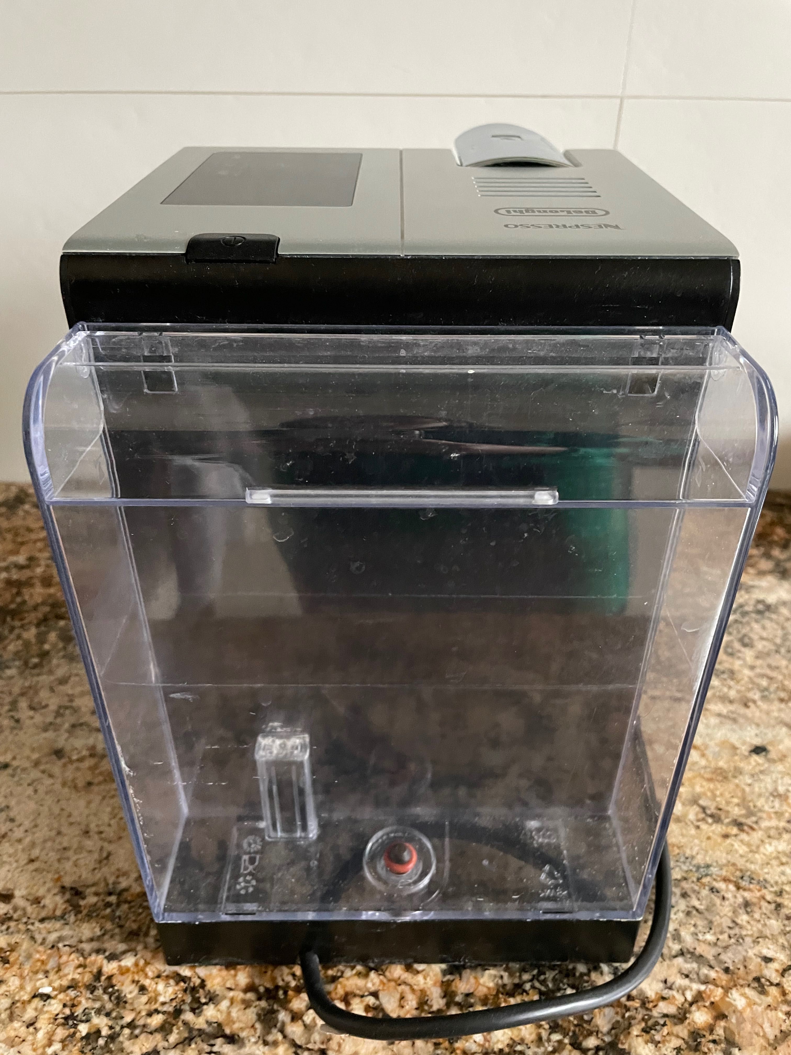 Ekspress do kawy Nespresso Delonghi