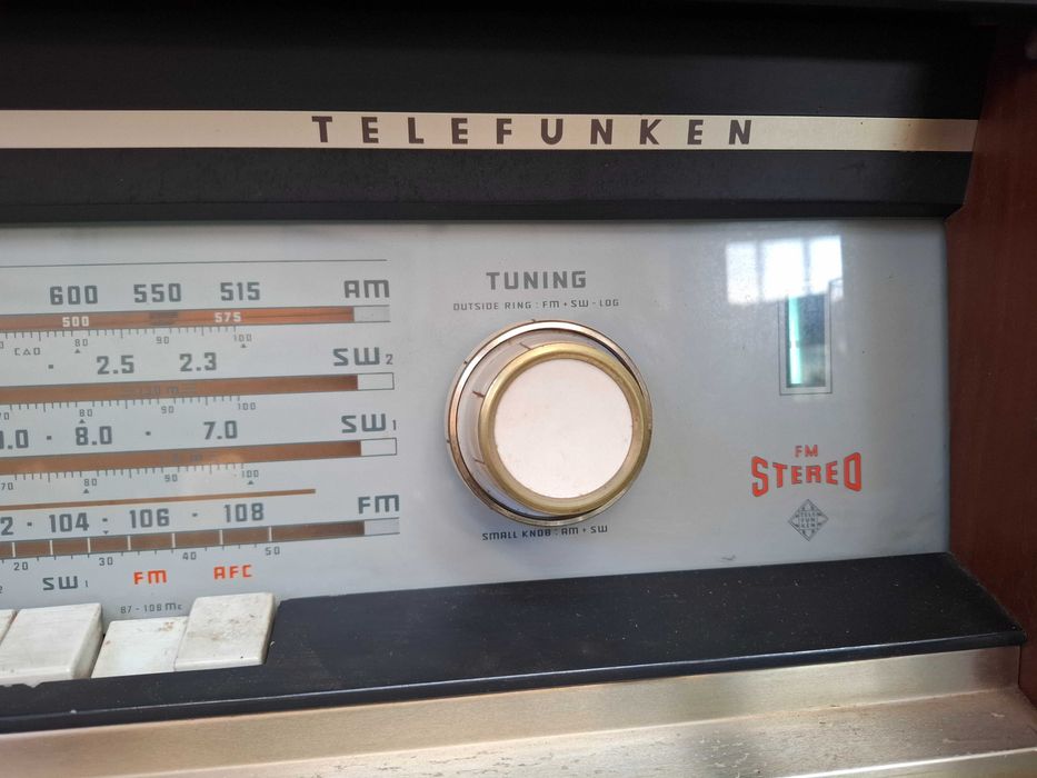 Radio Telefunken Opus 5550 com Culunas
