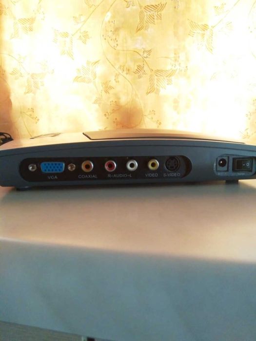 ДВД -плеер новый -портативный Европа