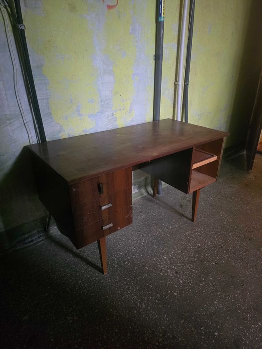 Віддам стіл тільки самовивіз