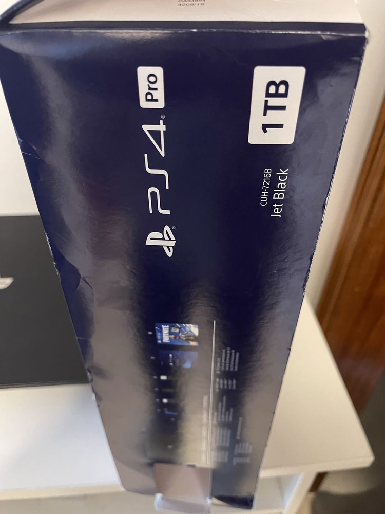 Vendo playstation 4 pro 1TB