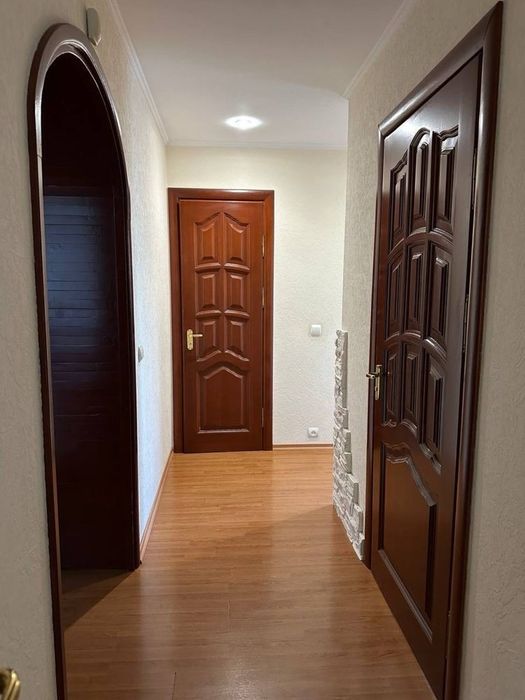 Продається простора 4 - кім. квартира в центрі з видом на Лебединку "