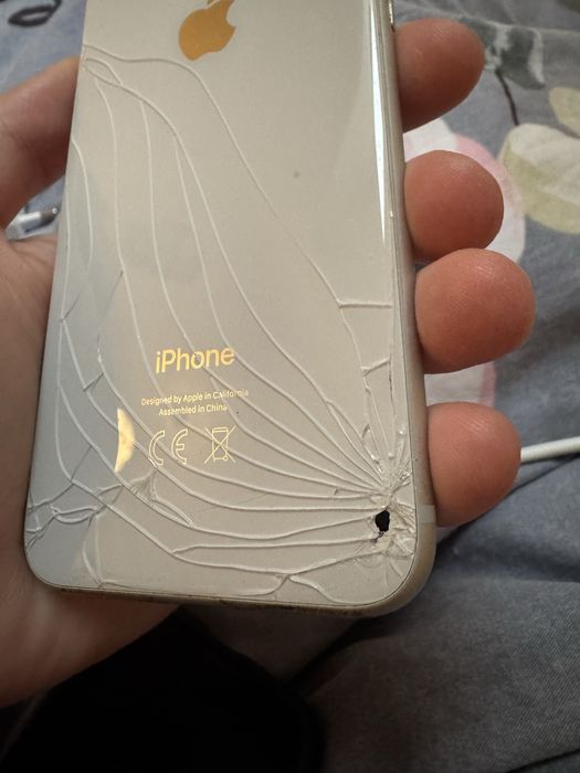 Iphone 8 64gb biały z etui