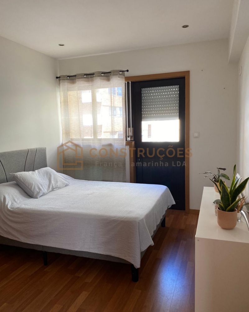Arrenda-se Apartamento T2 – Rua Fialho de Almeida, Vila Nova de Gaia