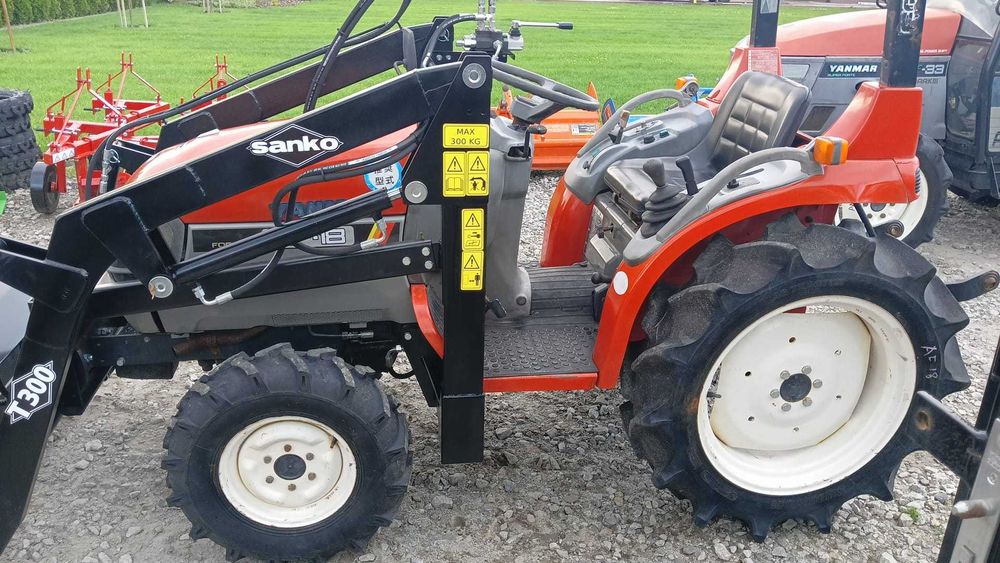 Traktorek japoński, mini traktor Yamar AF-18 z ładowaczem.
