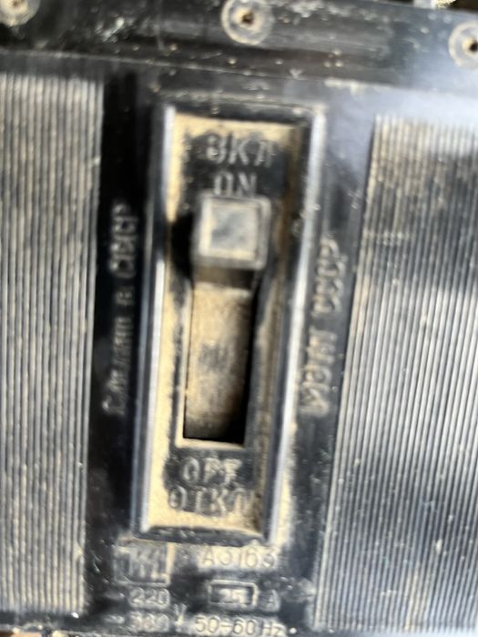 Wyłącznik automatyczny siłowy trójfazowy radziecki