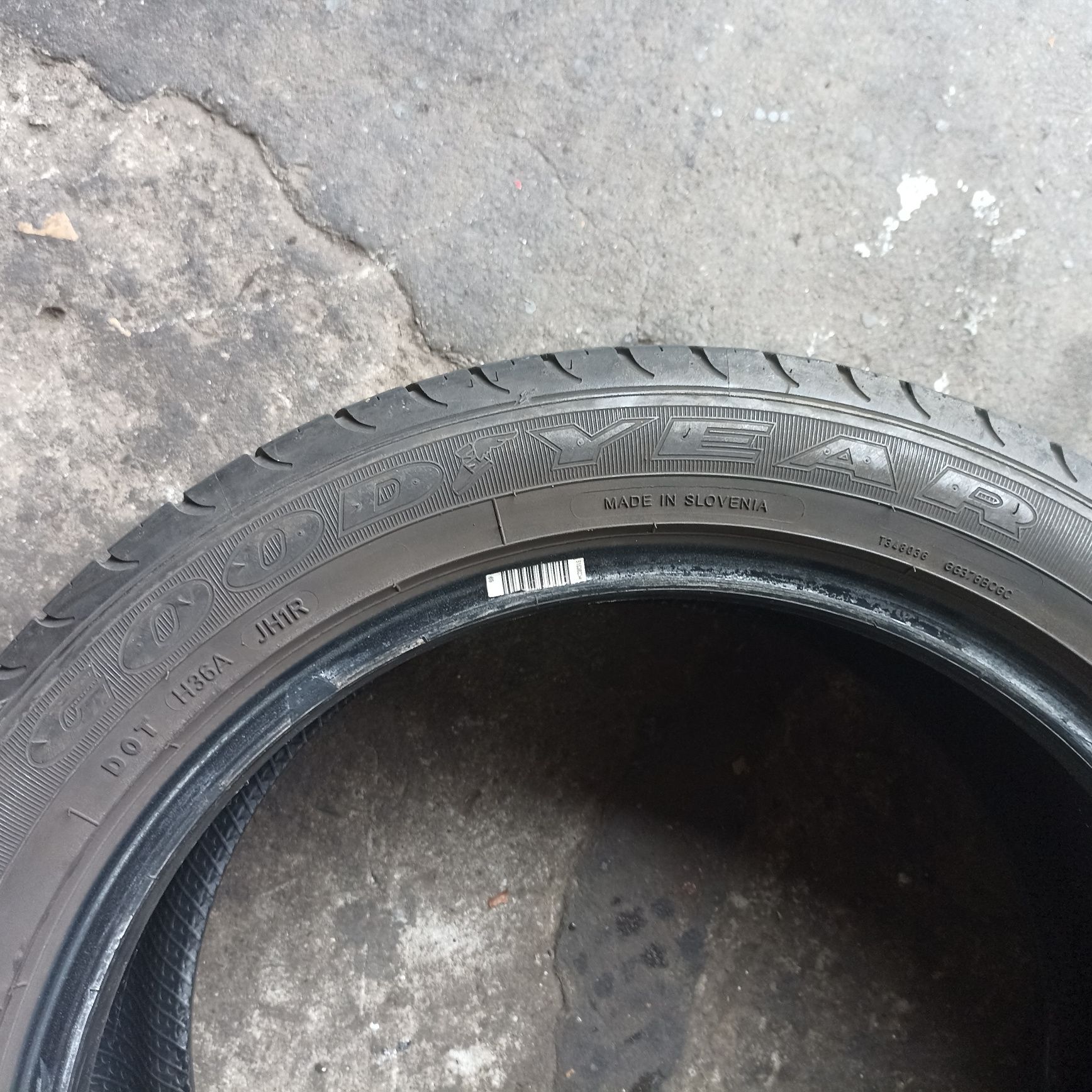 Para opon 215/50/17 Goodyear EfficientGrip