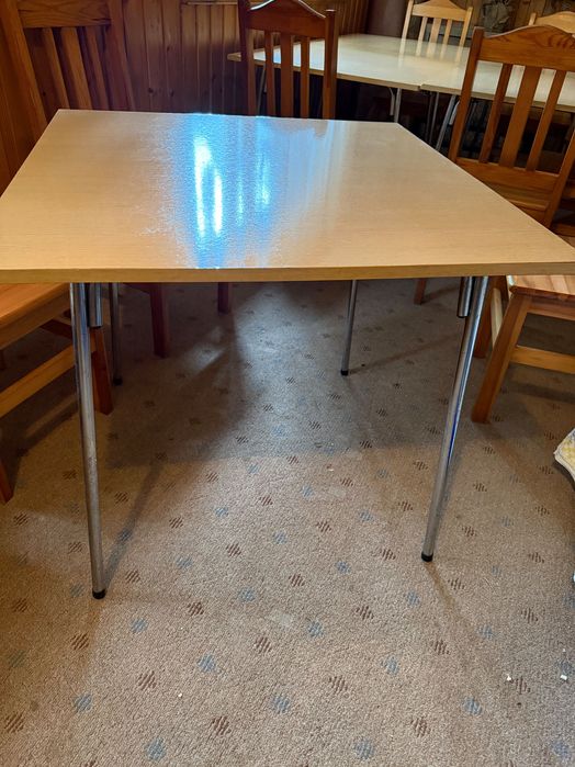 Stoliki 5 sztuk oddam za darmo