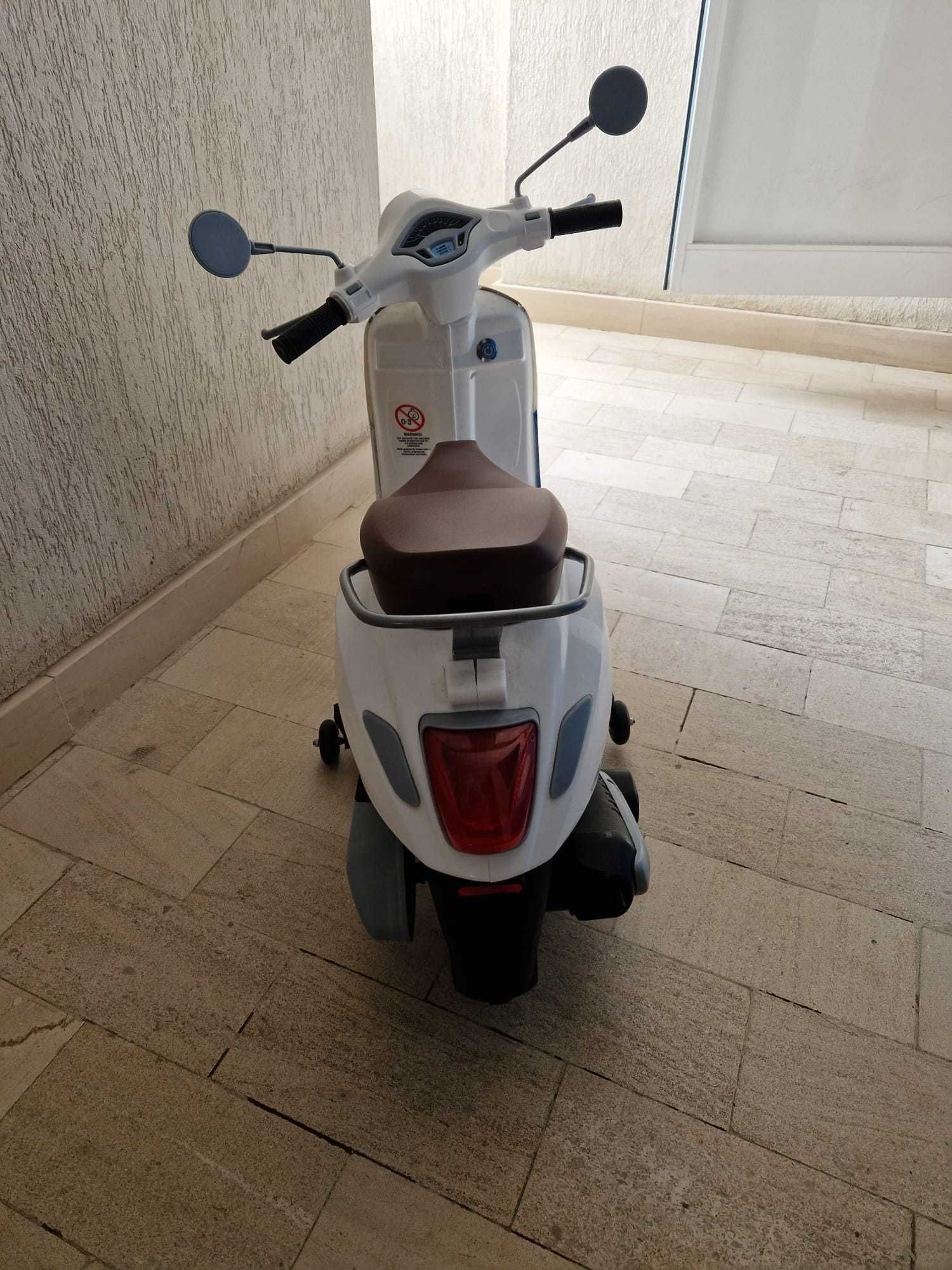 Vespa original para criança,com muito pouco uso.