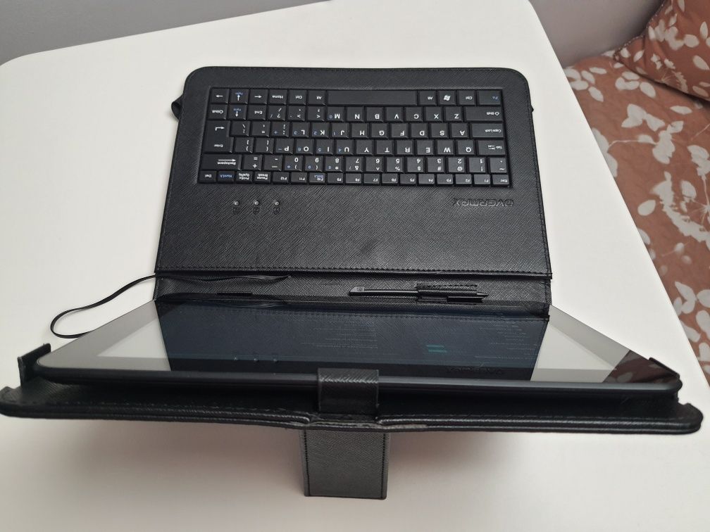 Tablet Overmax Solution 10 z klawiaturą