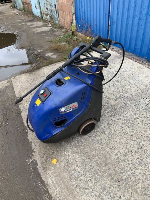 Мойка (керхер, мийка) высокого давления з нагріванням води Італія б/в