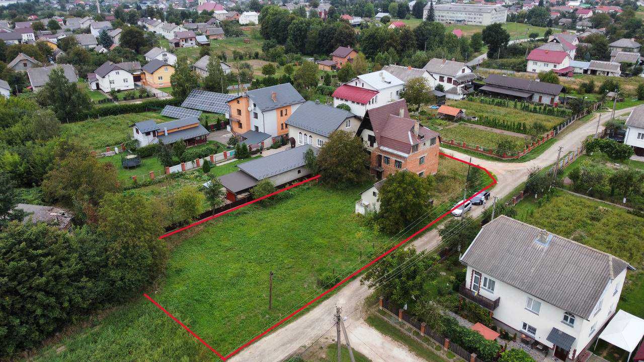 Продається будинок з ділянкою у смт.Меденичі