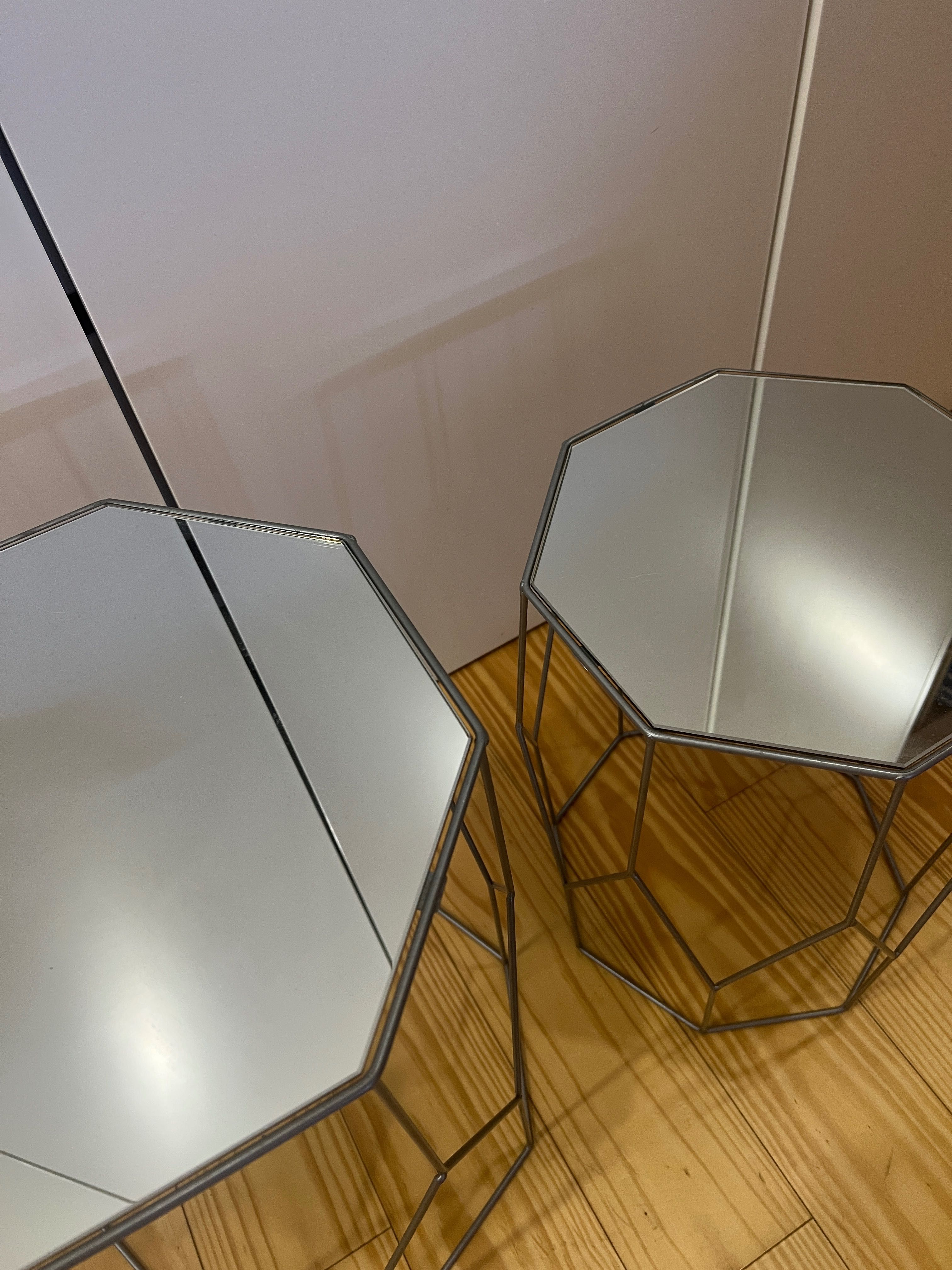 Conjunto 2 mesas de apoio com espelho