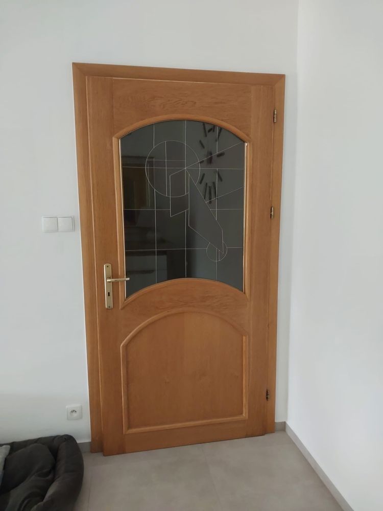 Drzwi dębowe z witrażem