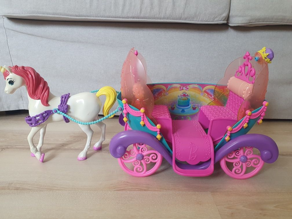 Barbie tęczowa karoca