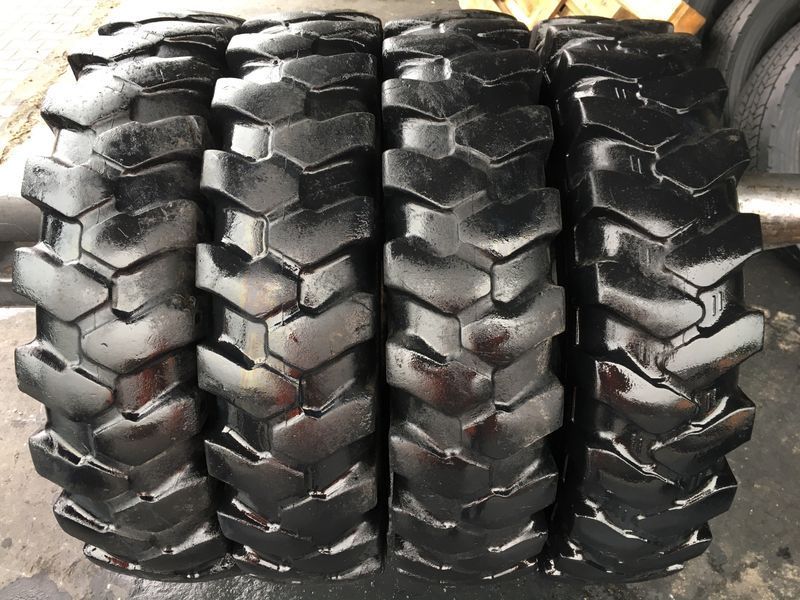 Sprzedam opony 8.25r20 koparka