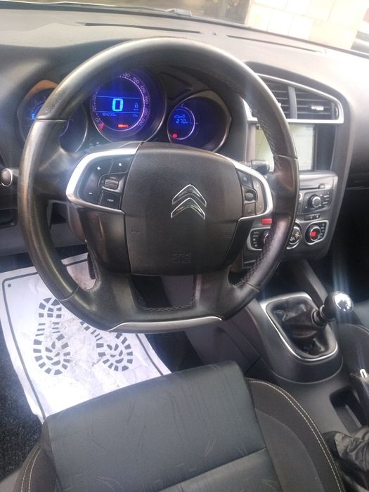 Citroen C4 bezwypadkowy . Ekonomiczny silnik. Skrzynia sześciobiegowa.