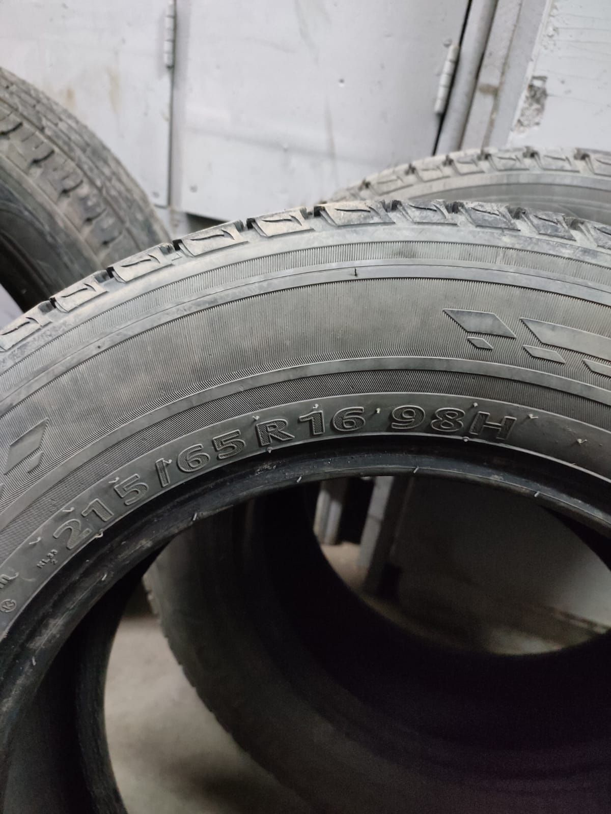 Продам резину лето CRUGEN Kumho 215/65/R16