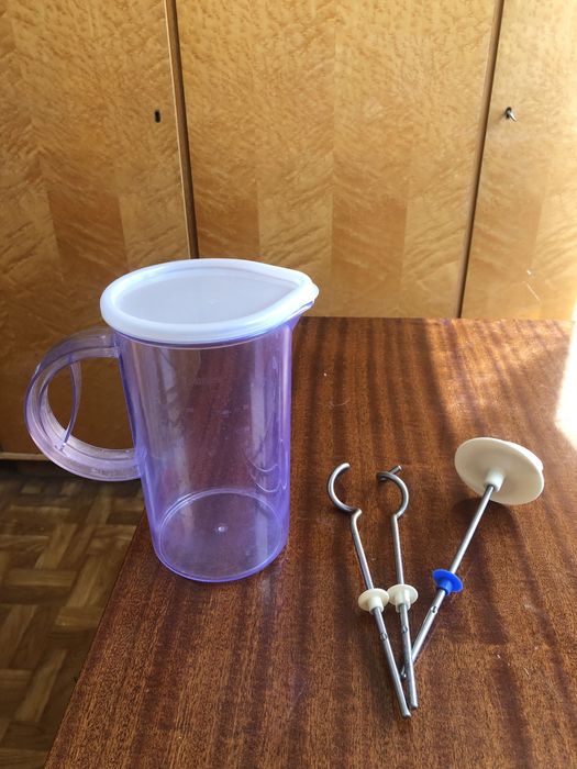 Банка с крышкой от блендера филипс и венчики от миксера Рось или ГДР